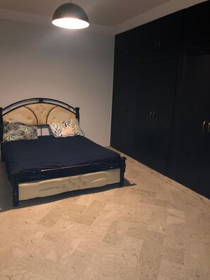 3 bedrooms, iron/ironing board, free WiFi, bed sheets - Spacious Private room in 3-bedroom apartment in excellent Rabat with AC (Rabat)