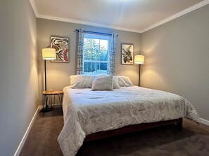 4 bedrooms, WiFi, bed sheets - 4BR Family-Friendly Acadia Home - 3 King Beds! (Mount Desert)