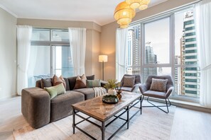 TV - 2BR, Seaside Serenity, Sea View - Torch Tower, Dubai Marina (Dubai)
