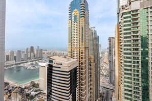 Exterior - 2BR, Seaside Serenity, Sea View - Torch Tower, Dubai Marina (Dubai)