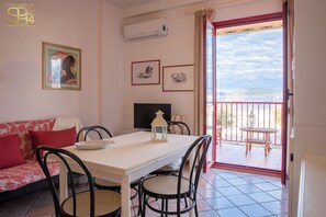 Dining - Sunset over the Sea (Alghero)