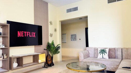 Spacious 2BR Apartment ,3 Bathrooms ,Near Mall