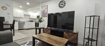 사스카툰의 프라이빗 입구가 있는 아늑한 1베드룸 지하 스위트  