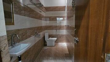 Classic Room | Bathroom