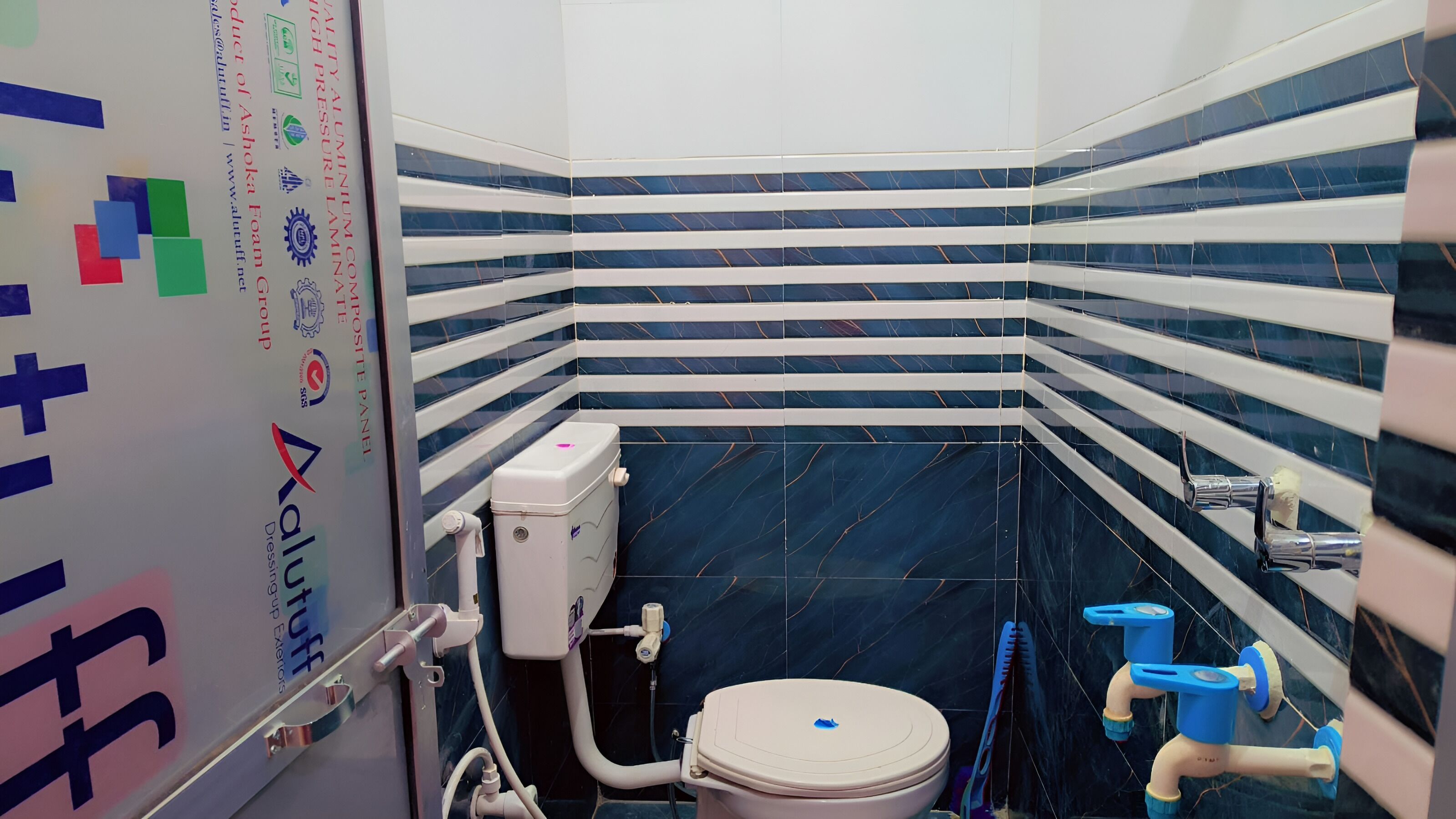 샤워 시설, 무료 세면용품, 타월, 샴푸