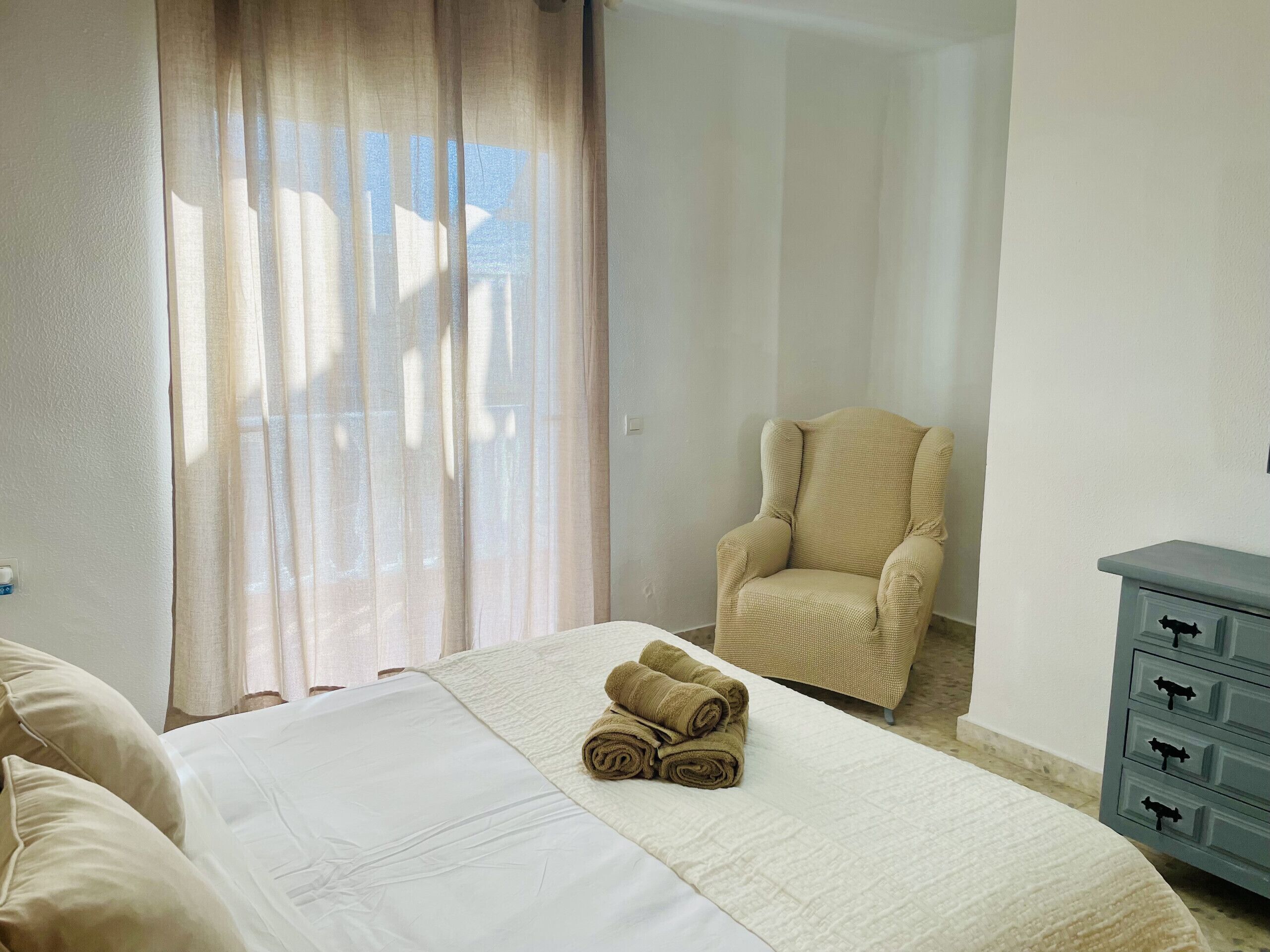 3 chambres, fer et planche à repasser, Wi-Fi gratuit, draps fournis
