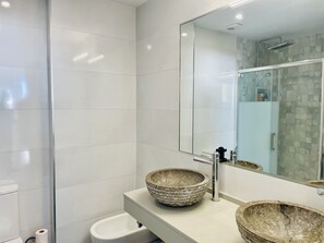 Shower, bidet, towels - Mirador del Faro Apartment Torrox Costa (Torrox Costa)