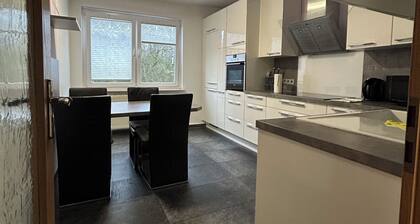 VierZimmerGlück Essen
Voll möbliertes City-Apartment für bis zu 4 Personen