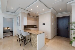 3 bedrooms - Prime 3BR w Beach Access at the Palm (Dubai)