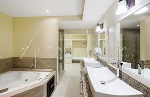 Towels, toilet paper - Solara Blu Villa House A in Montego Bay (Montego Bay)