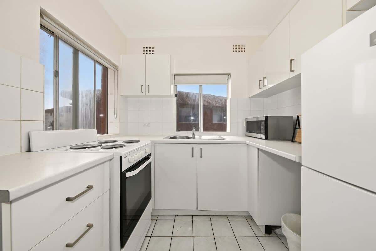 Kühlschrank, Mikrowelle, Herdplatte, Toaster