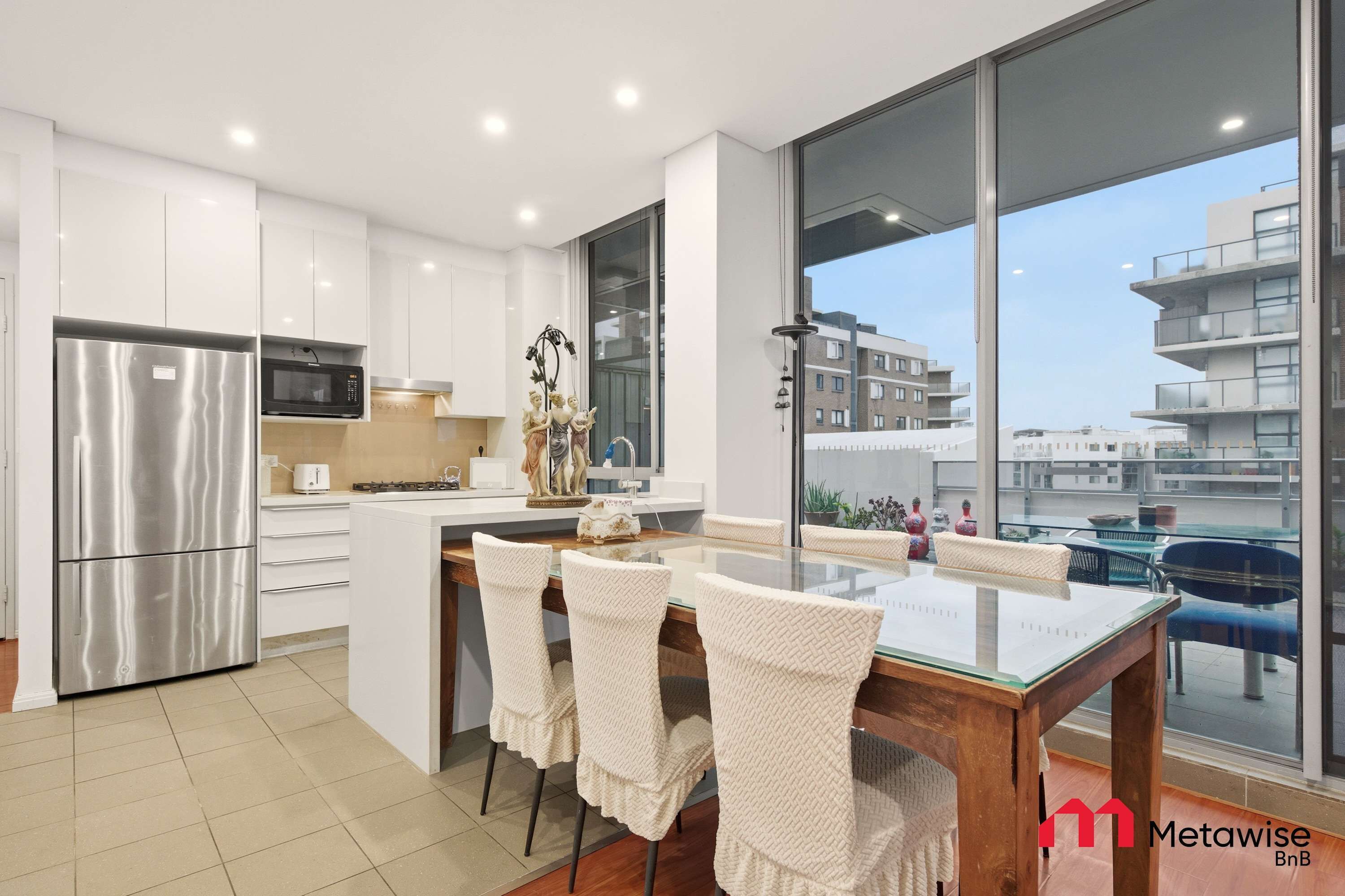 雪櫃、微波爐、焗爐、爐具