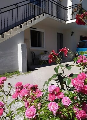Exterior detail - Le Cyclamens – Comfortable Stay Near Rodez, Ideal for 2 Guests (Onet le Château)