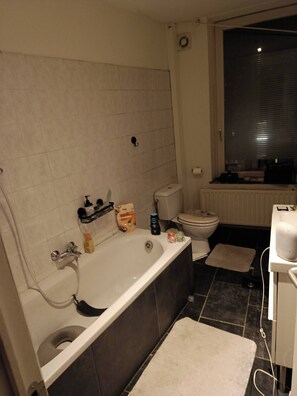 House, 2 Bedrooms, Smoking | Bathroom - Well Located Place Close to the Castle (Soumagne)
