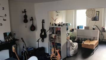 House, 2 Bedrooms, Smoking | Living room