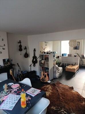 House, 2 Bedrooms, Smoking | Living room - Well Located Place Close to the Castle (Soumagne)