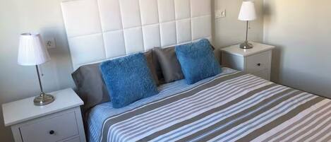 Iron/ironing board, internet, bed sheets