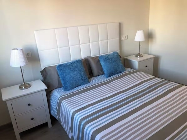 Iron/ironing board, Internet, bed sheets - Apartment Catedral with wifi VUT-LE-573 (León)