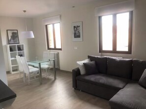 TV - Apartment Catedral with wifi VUT-LE-573 (León)