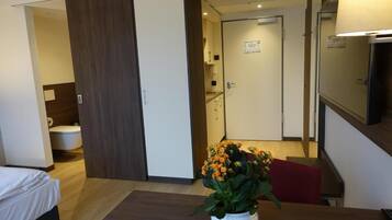 Deluxe Double Room, City View | Interior