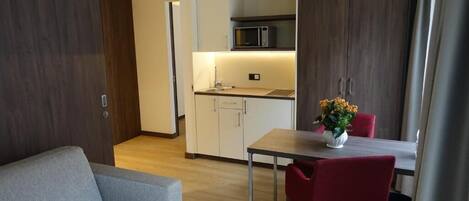 Superior Suite, City View | Interior