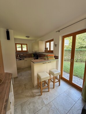 Fridge, oven, stovetop, dishwasher - Green cottage with sauna, 5 * by the lake (Lohmen)