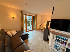 TV, fireplace, DVD player, books - Green cottage with sauna, 5 * by the lake (Lohmen)