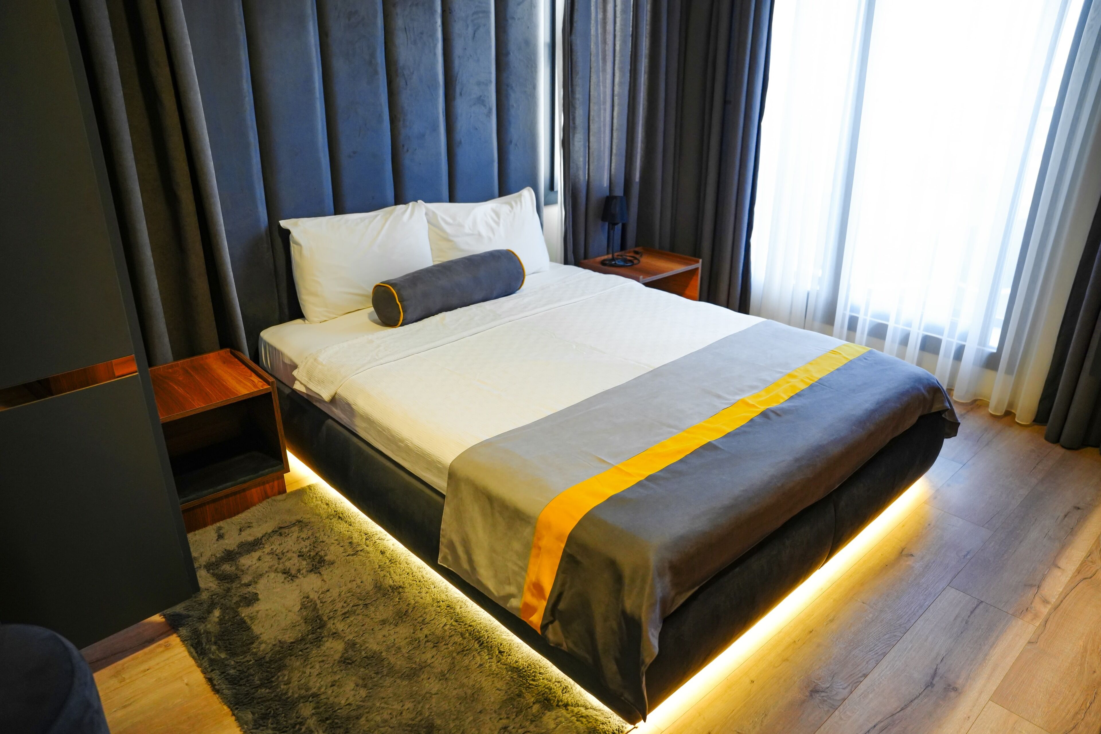 Iron/ironing board, WiFi, bed sheets