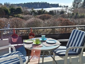 Outdoor dining - Apartment 'Schönblick' in a Quiet Location with Stunning Views, Indoor Pool (Höchenschwand)