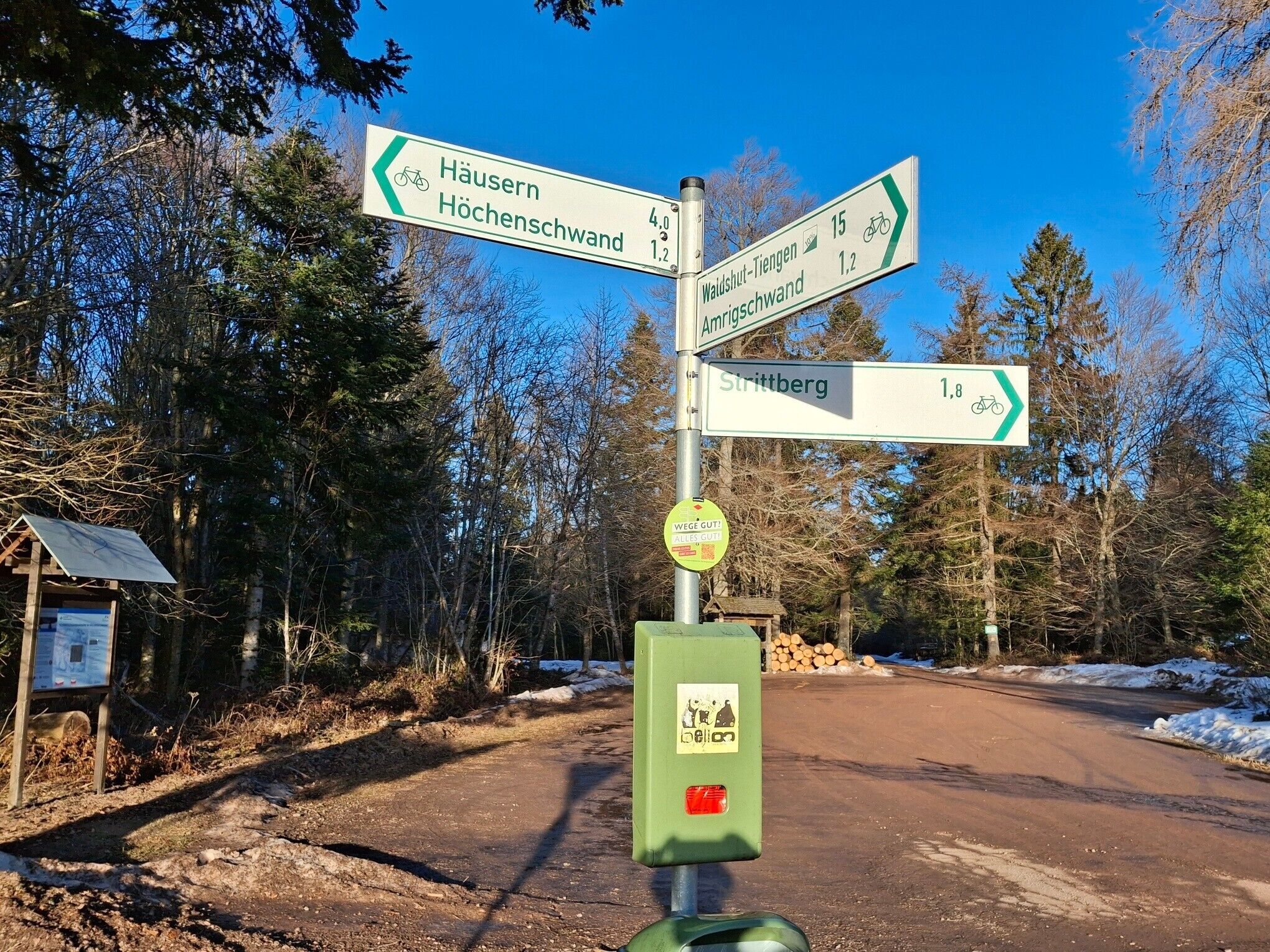 Directional signs for Häusern, Höchenschwand, Waidhof, and Strittberg with distances.