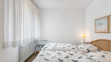 Silitysrauta/-lauta, Wi-Fi, vuodevaatteet