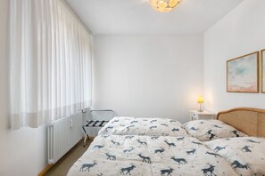 Iron/ironing board, WiFi, bed sheets - Apartment 'Schönblick' in a Quiet Location with Beautiful Views, Indoor Pool (Höchenschwand)