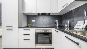 Réfrigérateur, micro-ondes, lave-vaisselle