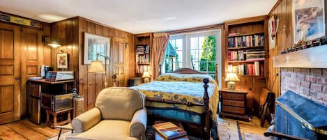 Suite, 1 Queen Bed | Interior