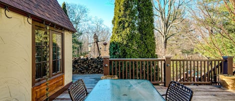 Suite, 1 Queen Bed | Outdoor dining