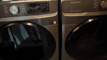 Room, 1 Bedroom | Laundry