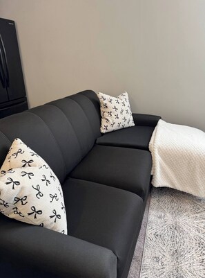 Room, 1 Bedroom | Living area | Books - Room-quiet & Comfortable 1-bedroom (Calgary)