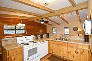 Fridge, microwave, oven, stovetop - 3 Forks: 3  BR, 2  BA House in Concan, Sleeps 10 (Concan)