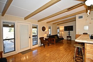 Smart TV - 3 Forks: 3  BR, 2  BA House in Concan, Sleeps 10 (Concan)