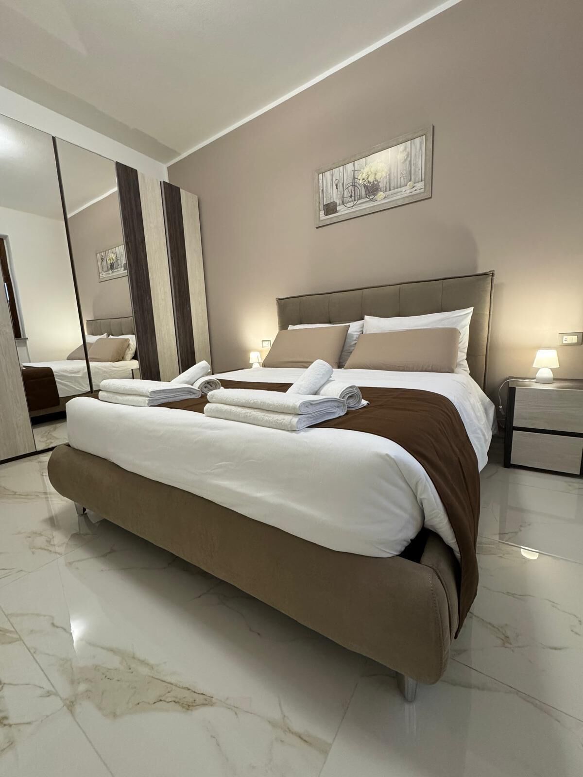 Iron/ironing board, WiFi, bed sheets