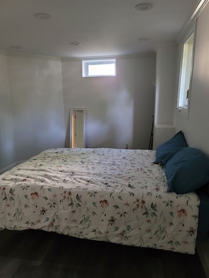 1 bedroom, WiFi, bed sheets - Fully Furnished in-law suite. Patio, Yard. Washer drier all private.Per friendly (Stamford)