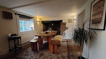 Rumah, 3 kamar tidur | Ruang keluarga | Buku