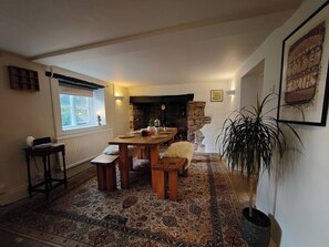 Nhà, 3 phòng ngủ | Phòng khách | Sách 