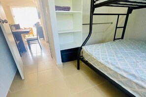 2 chambres, fer et planche à repasser, Wi-Fi gratuit, draps fournis
