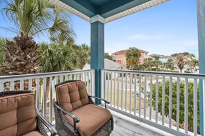 Property grounds - Good Vibes: New Mgmt 2026, Relaxing Private Escape w/ Pool & Beach Service (Destin)
