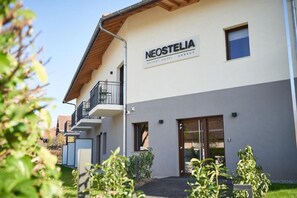 Exterior - Neostelia (Annecy)