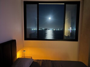 1 dormitorio, tabla de planchar con plancha, wifi y ropa de cama