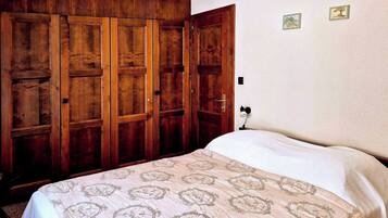 Apartment, 1 Bedroom, Smoking, Balcony | 2 bilik tidur