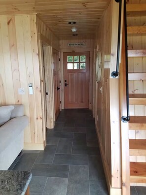 Interior - Fantastic 3-bedroom house with AC in delightful Moultonborough (Moultonborough)