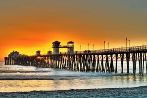 بالقرب من الشاطئ